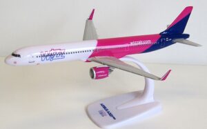 Maqueta Wizz Airbus A321neo 1/200