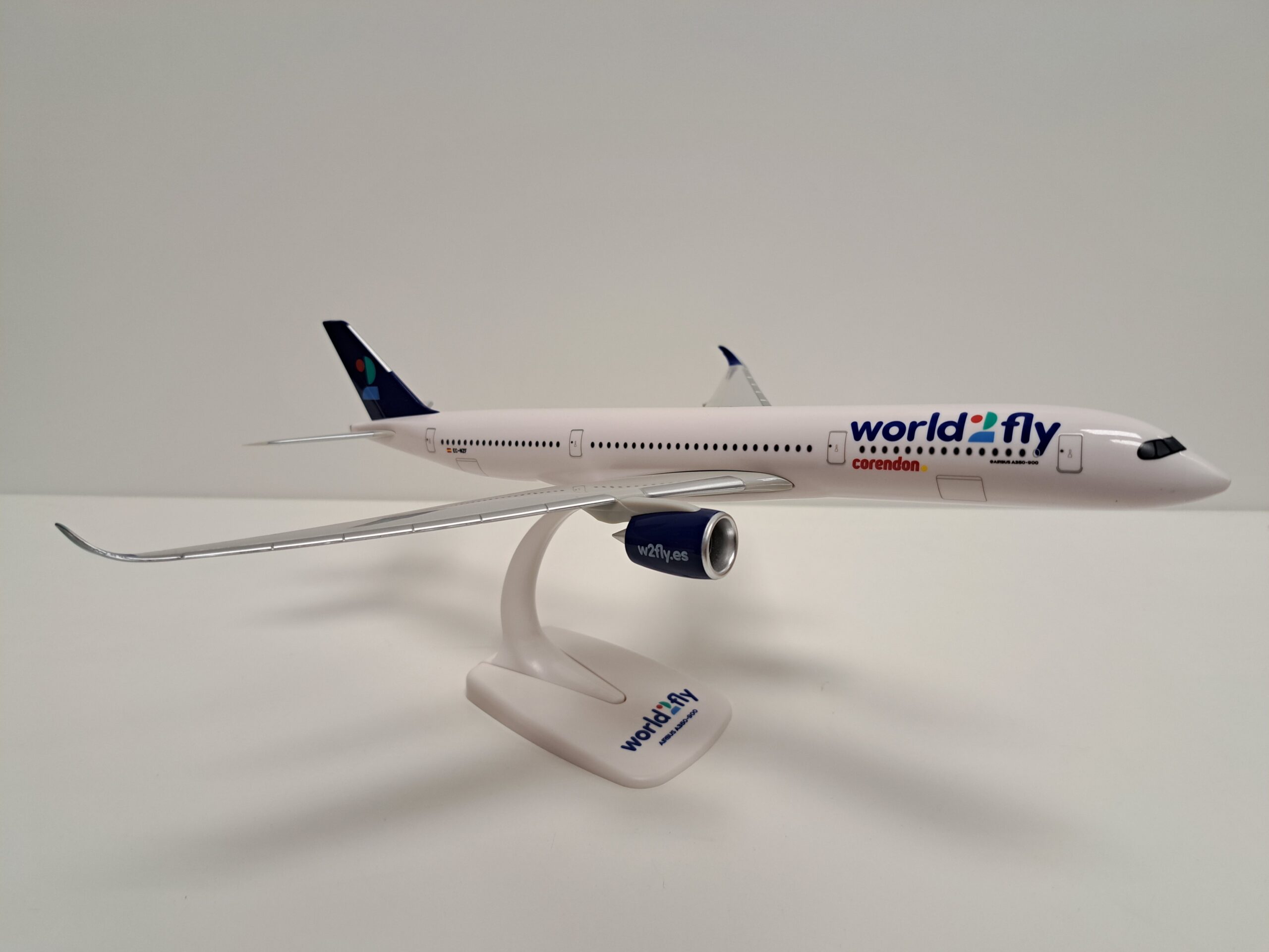 Maqueta World2Fly Airbus A 350-900 Corendon / Scale: 1/200 - Image 1