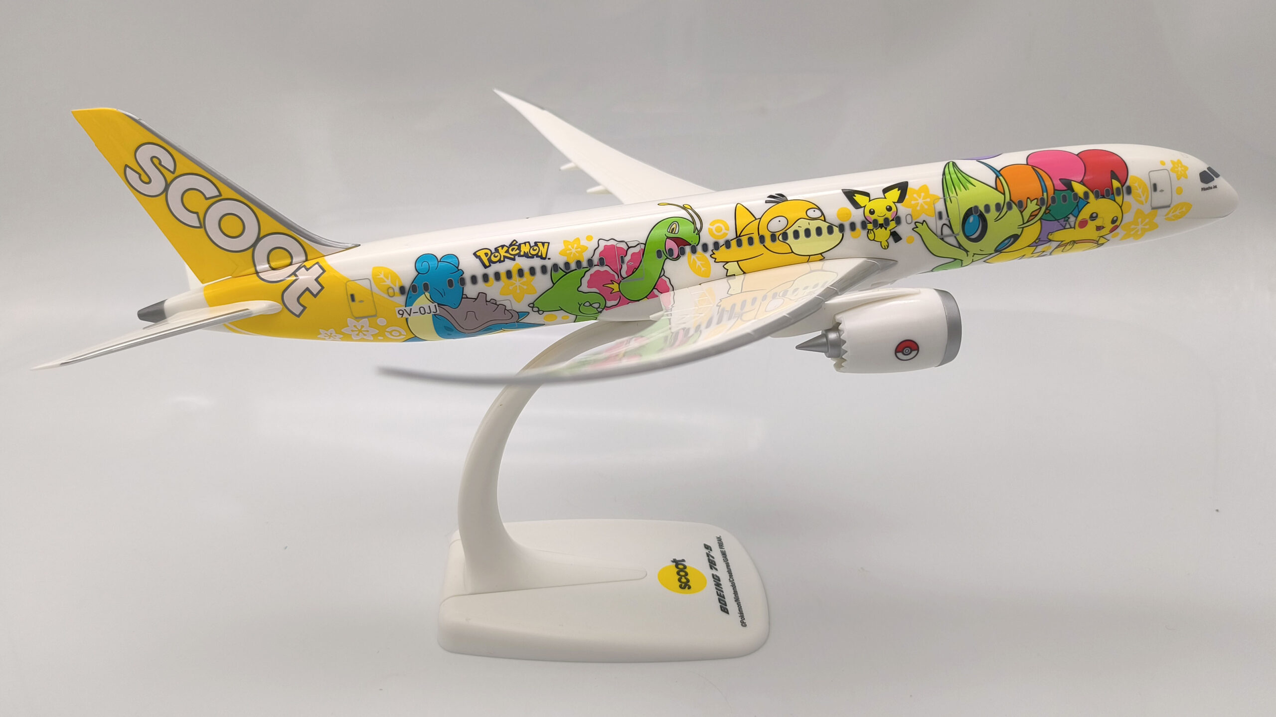 Maqueta Scoot Pokémon Boeing 787-9 / Scale: 1/200 - Image 1
